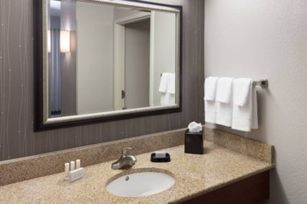 Courtyard By Marriott Miami At Dolphin Mall 9