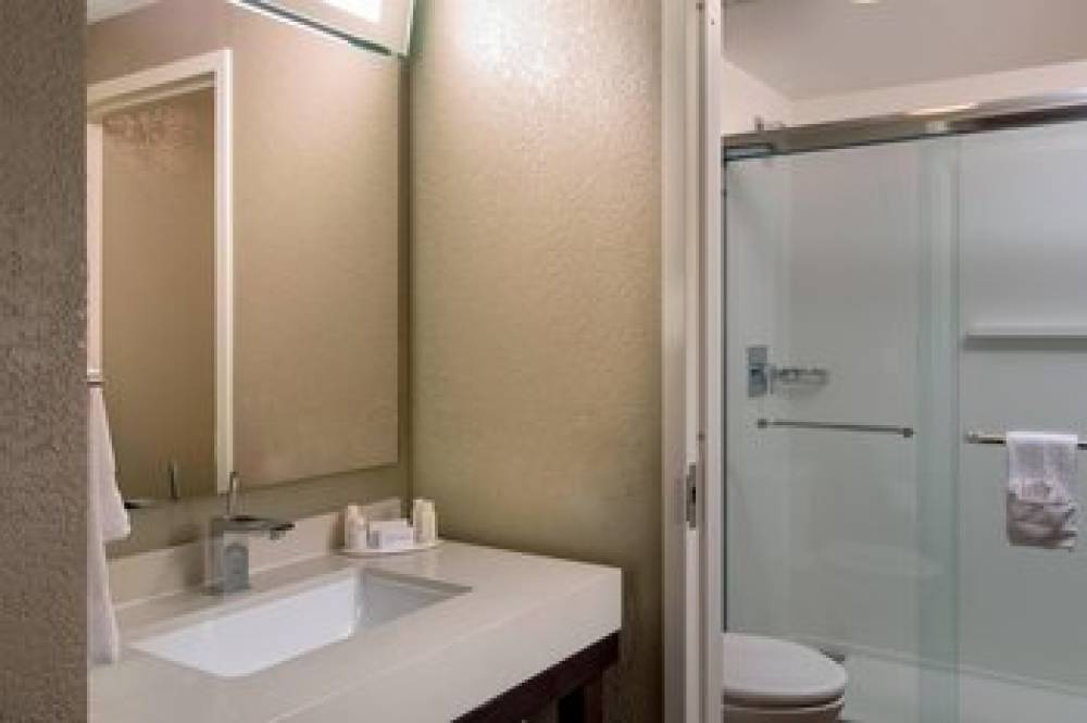 Courtyard By Marriott Miami Beach South Beach 9