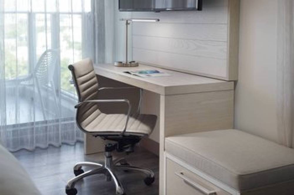 Courtyard By Marriott Miami Coconut Grove 8