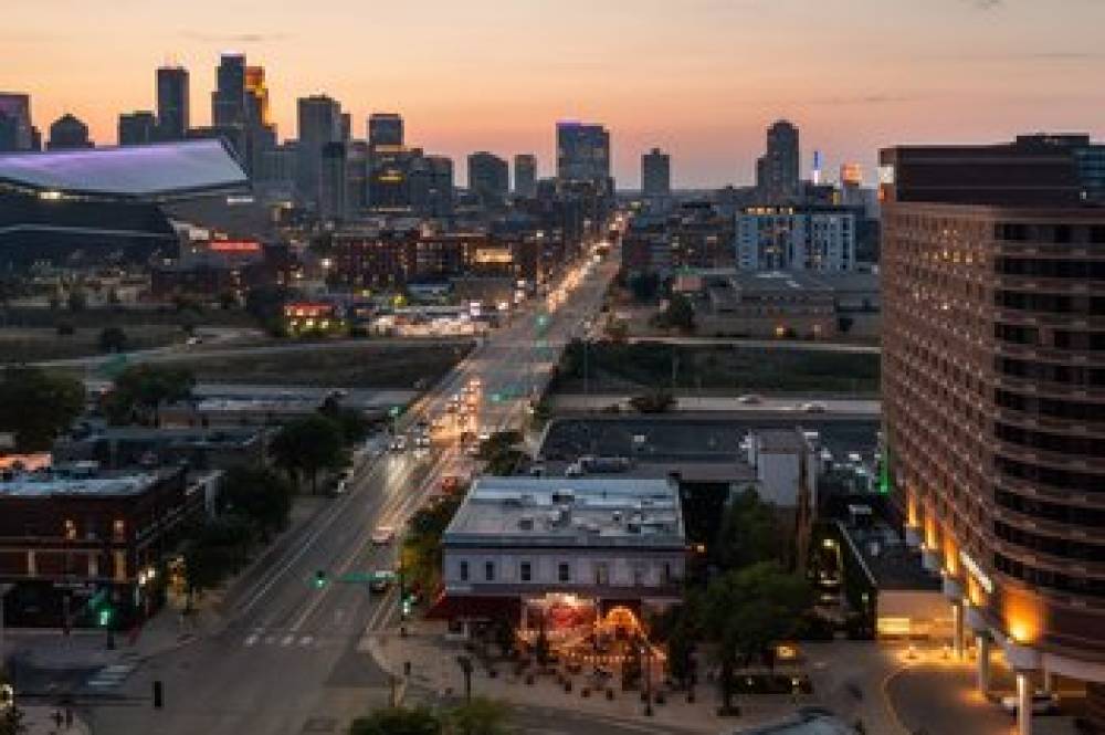 Courtyard By Marriott Minneapolis Downtown 3
