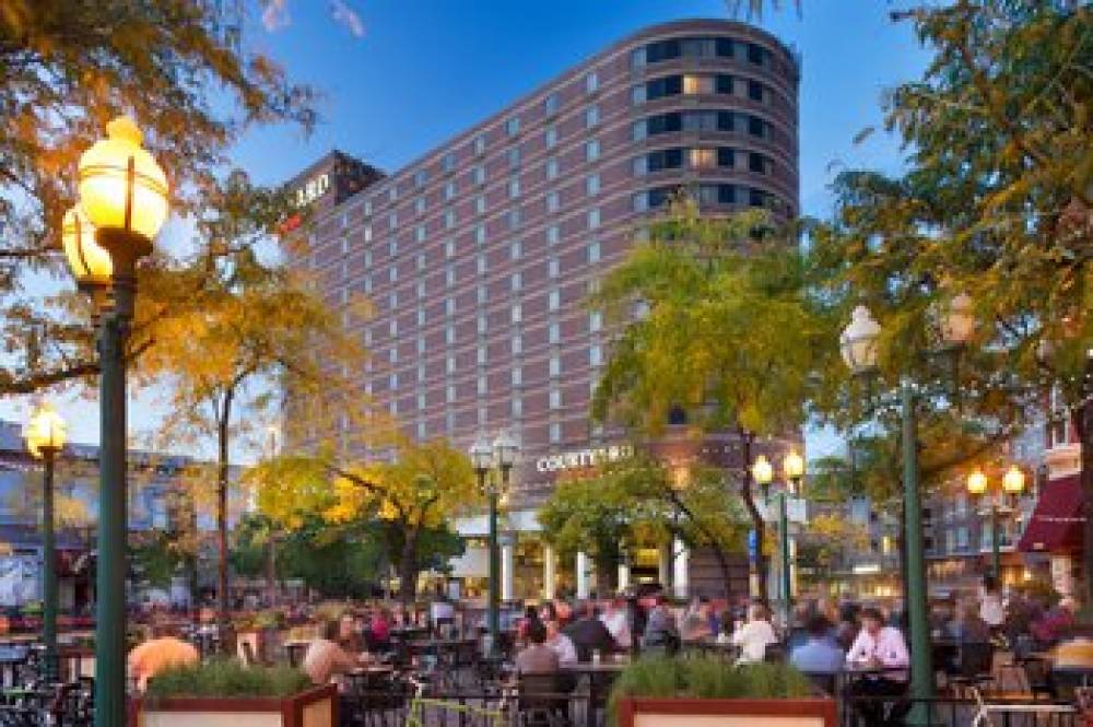 Courtyard By Marriott Minneapolis Downtown 8