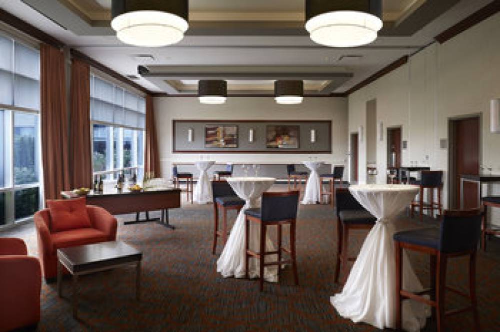Courtyard By Marriott Montreal Airport 9