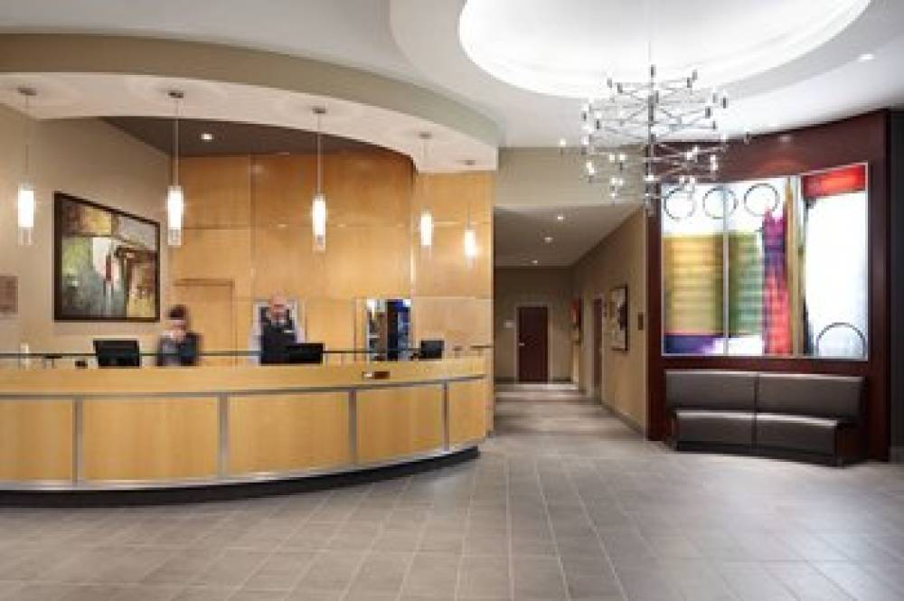 Courtyard By Marriott Montreal Airport 7