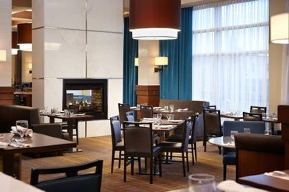 Courtyard By Marriott Montreal Airport 3