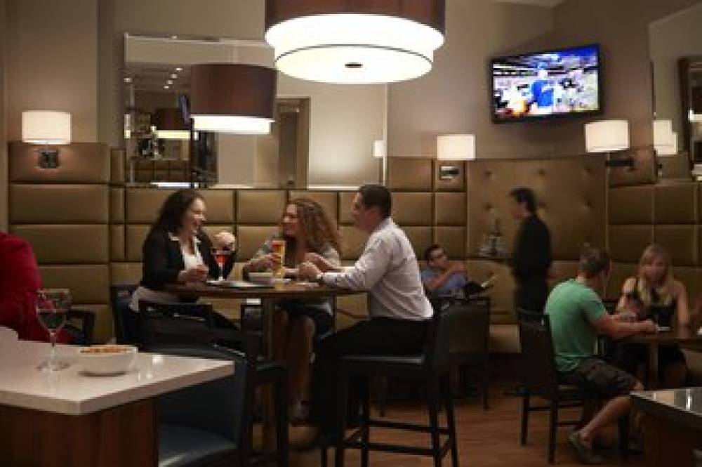 Courtyard By Marriott Montreal Airport 10