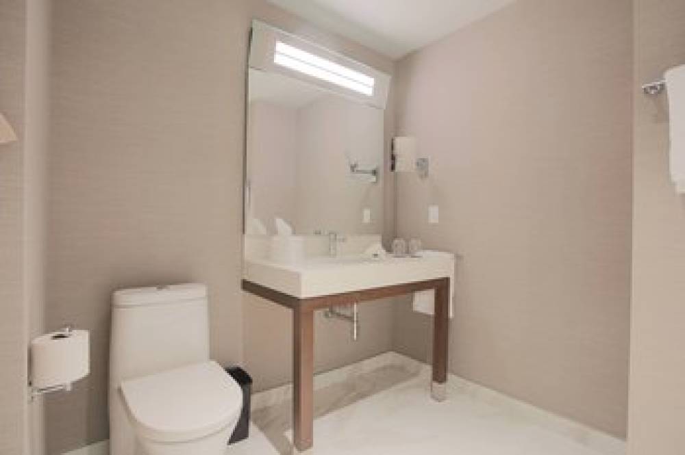 Courtyard By Marriott Montreal Brossard 10