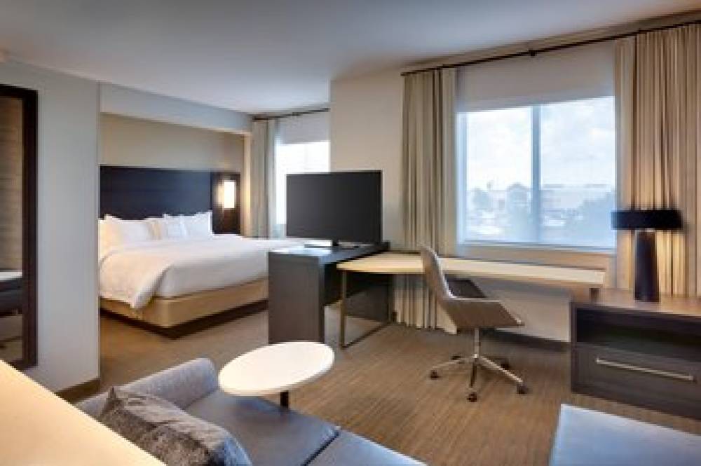 Courtyard By Marriott Montreal Midtown 3