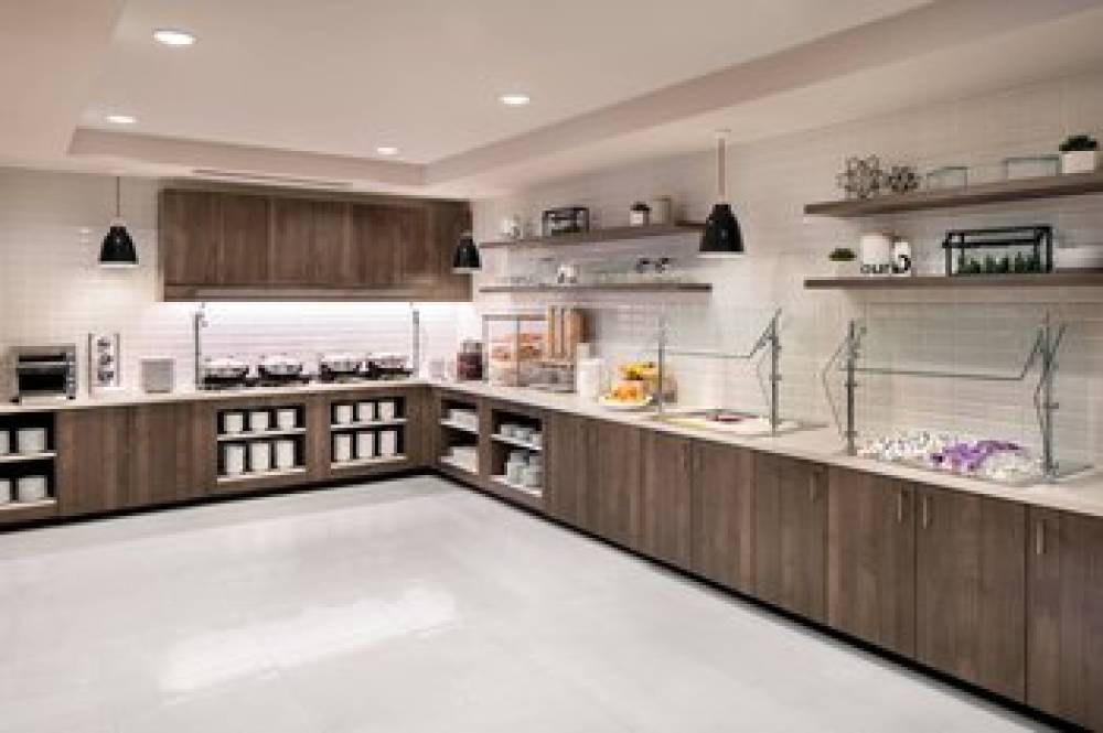 Courtyard By Marriott Montreal Midtown 2