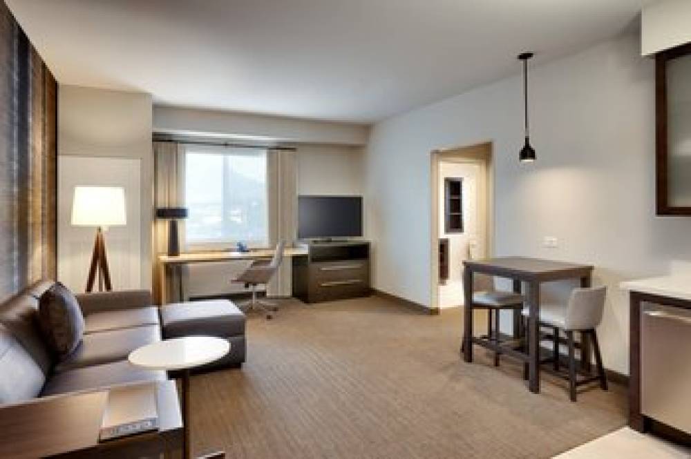 Courtyard By Marriott Montreal Midtown 8