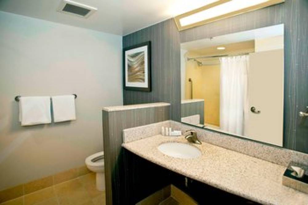 Courtyard By Marriott New Haven At Yale 9