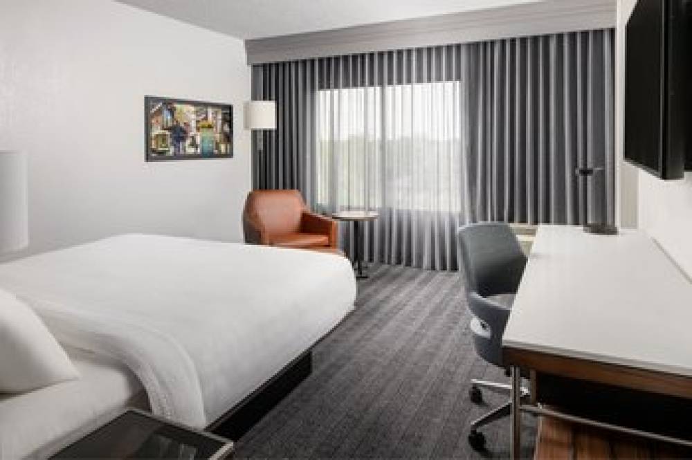 Courtyard By Marriott New Orleans Metairie 7