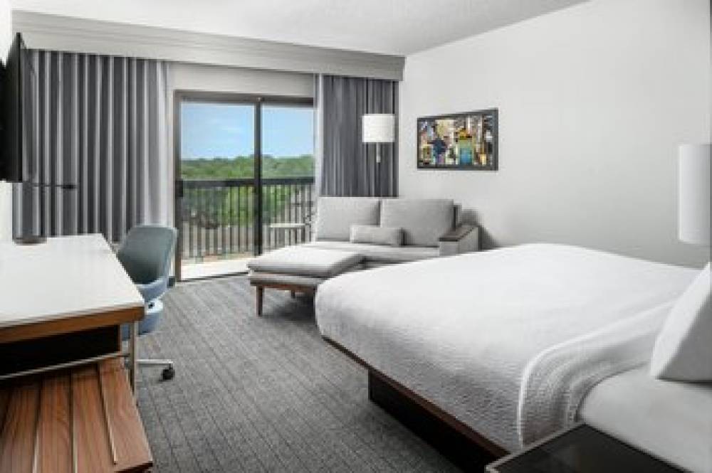 Courtyard By Marriott New Orleans Metairie 8