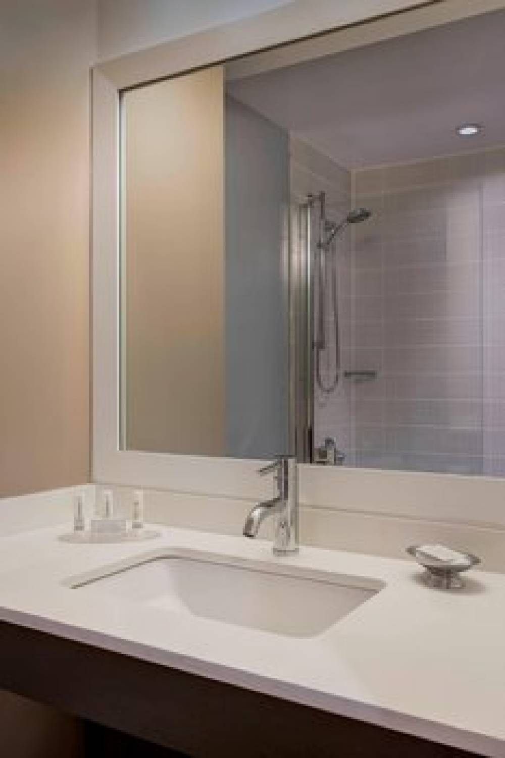 Courtyard By Marriott New York JFK Airport 7