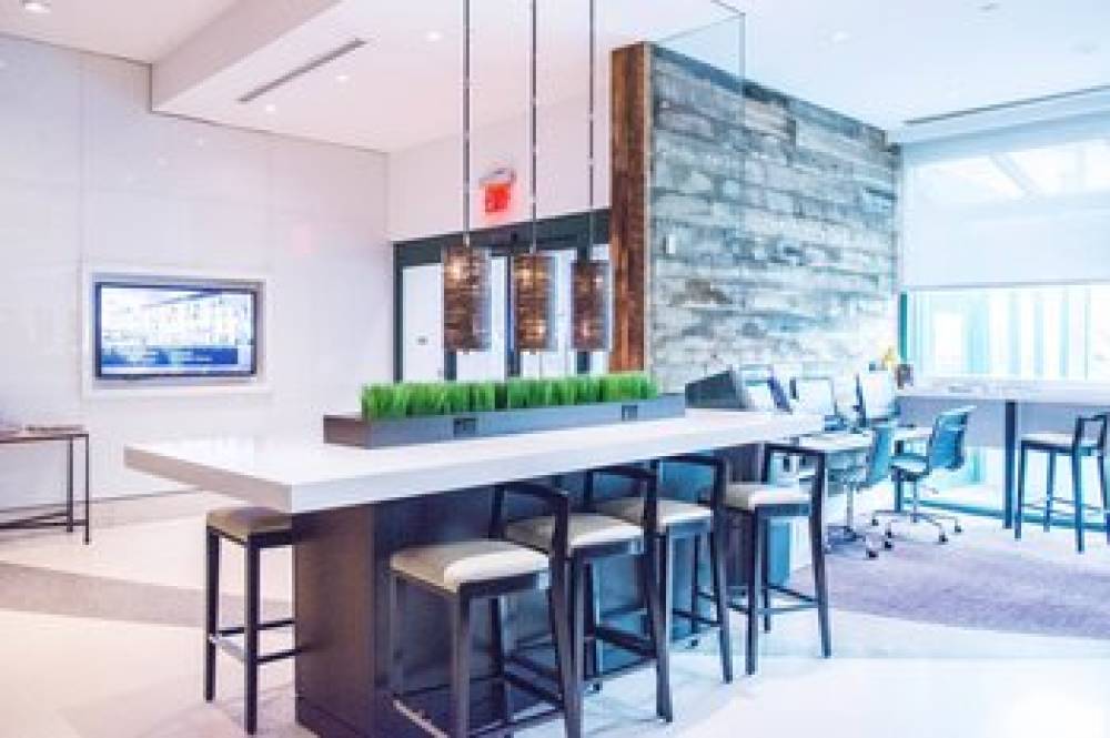 Courtyard By Marriott New York JFK Airport 9