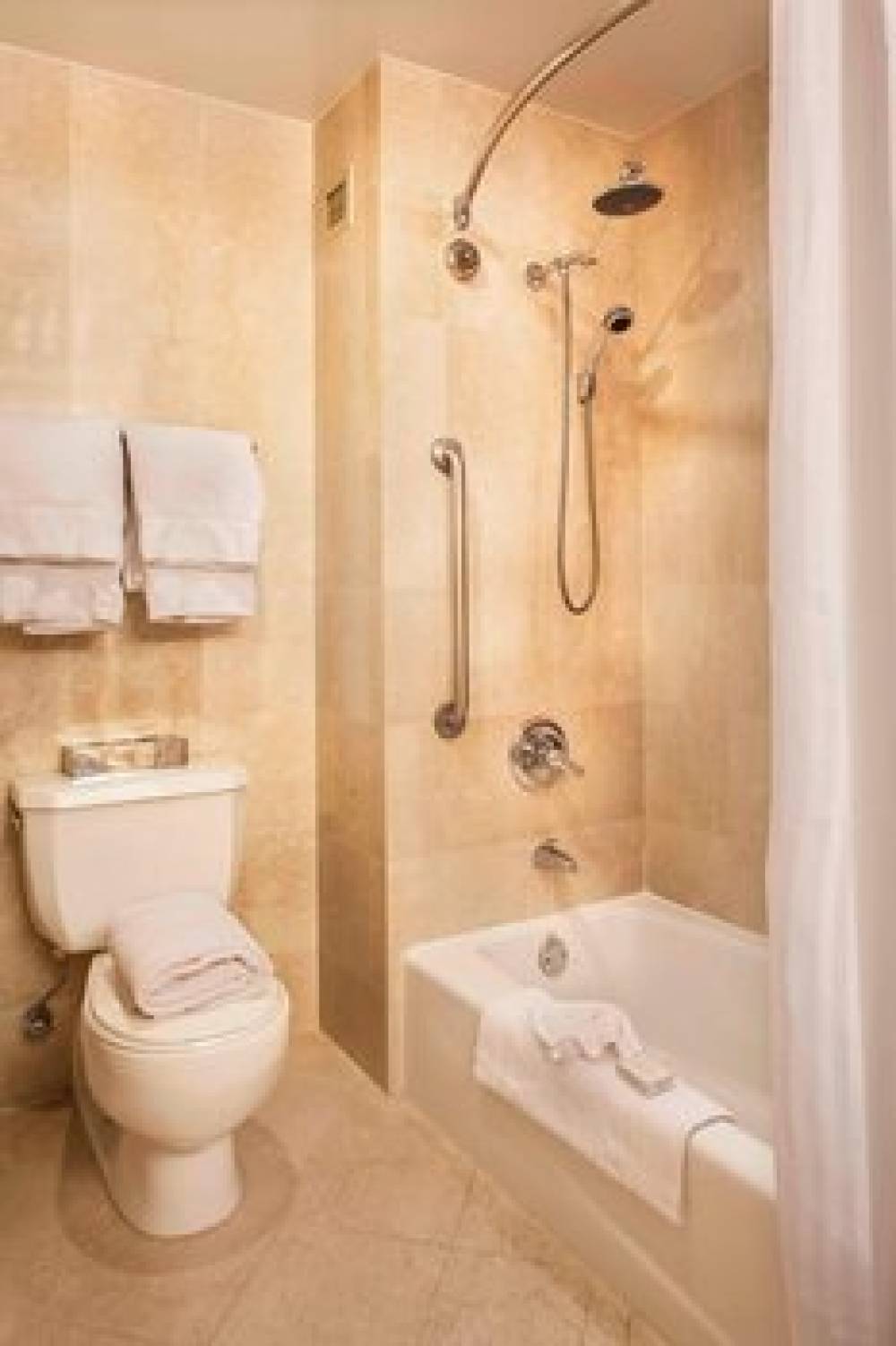Courtyard By Marriott New York JFK Airport 4