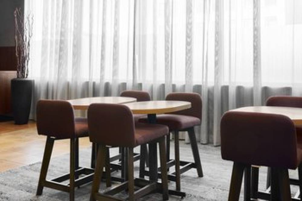 Courtyard By Marriott Newark Downtown 8