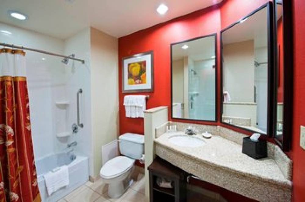 Courtyard By Marriott Ottawa East 9
