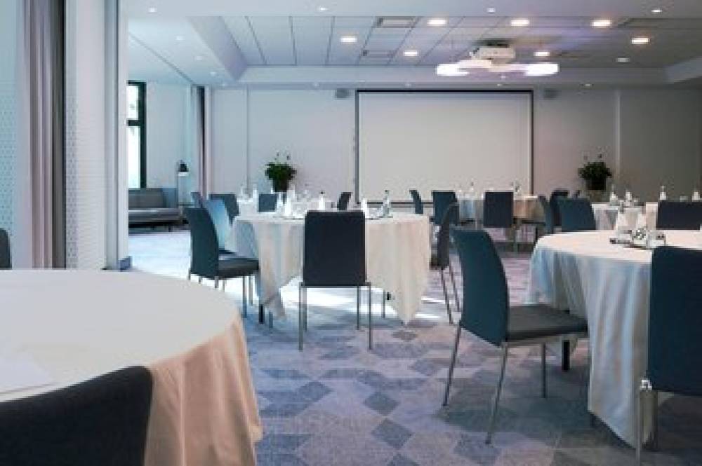 Courtyard By Marriott Paris Roissy Charles De Gaulle Airport Hotel 7