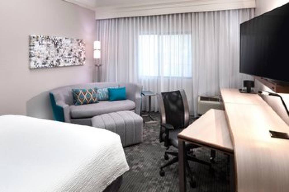 Courtyard By Marriott Pensacola 10