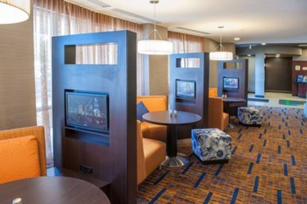 Courtyard By Marriott Pensacola Downtown 10