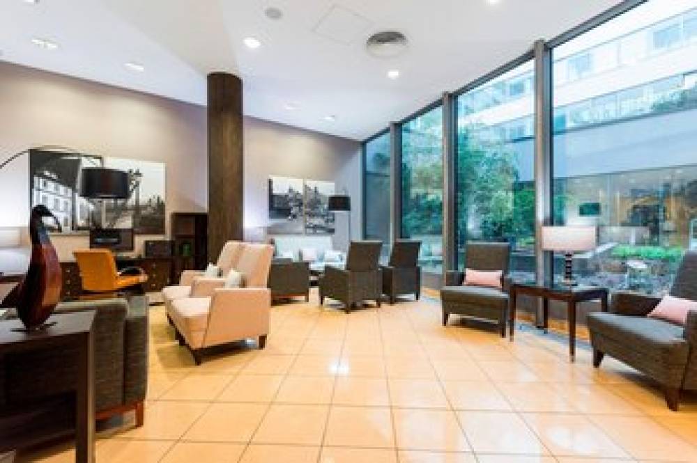 Courtyard By Marriott Prague City 3