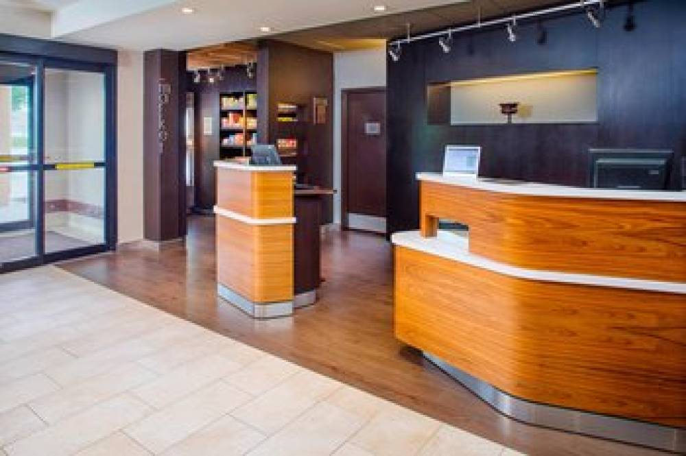 Courtyard By Marriott Richmond Airport 2