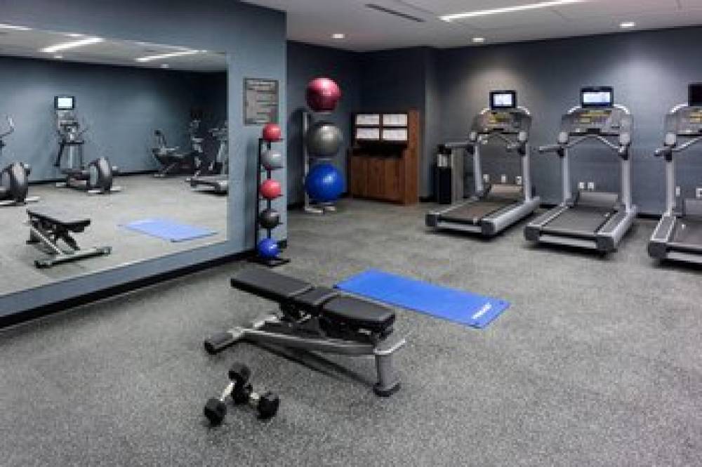 Courtyard By Marriott Richmond Downtown 10