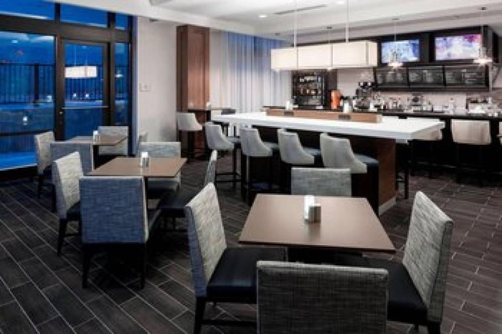 Courtyard By Marriott Richmond Downtown 4