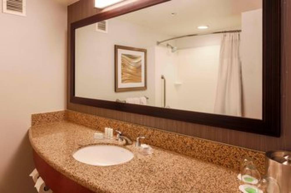 Courtyard By Marriott San Diego Airport Liberty Station 2