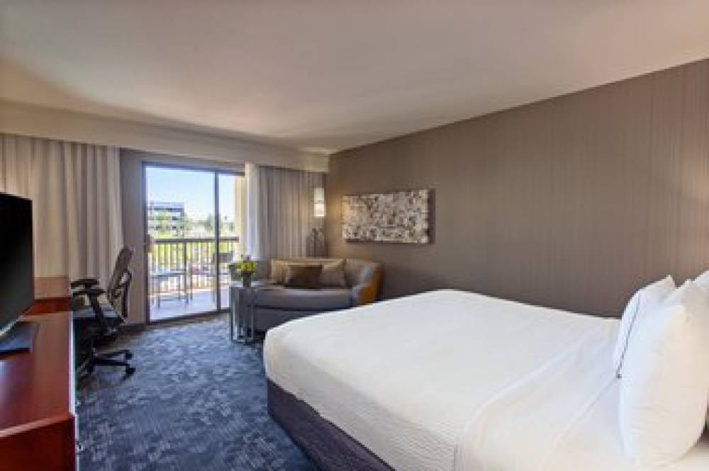 Courtyard By Marriott San Diego Central 2