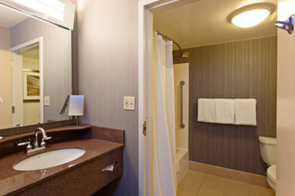 Courtyard By Marriott San Diego Central 7