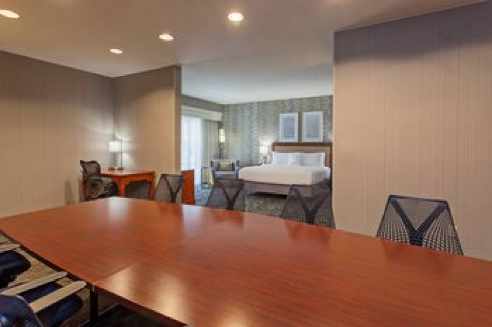 Courtyard By Marriott San Diego Central 8