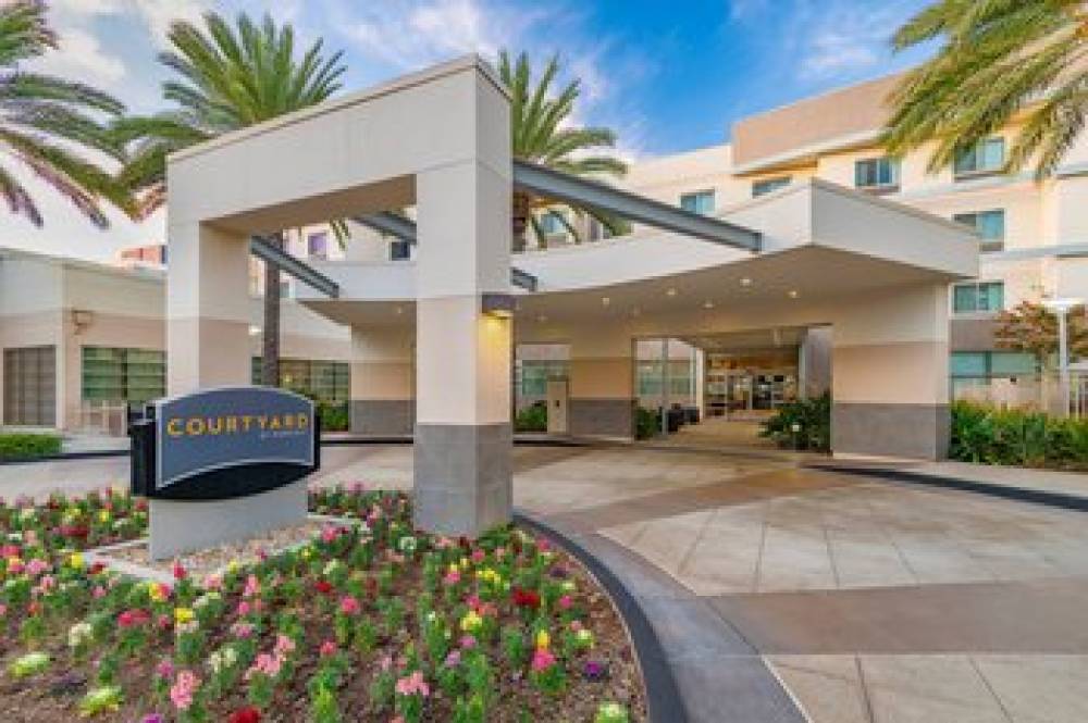 Courtyard By Marriott Santa Ana Orange County 3