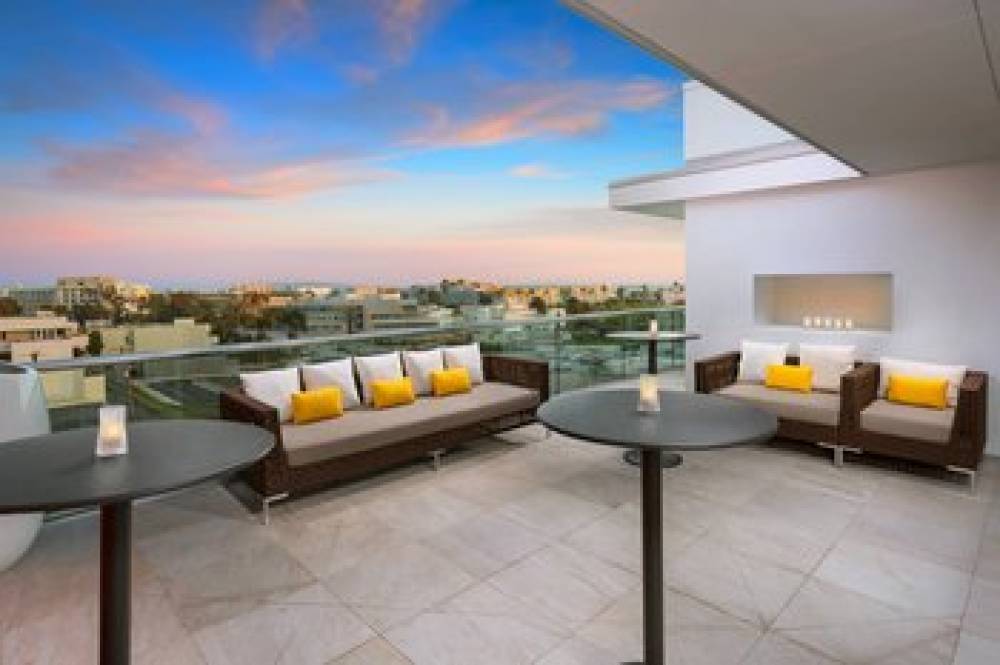 Courtyard By Marriott Santa Monica 8