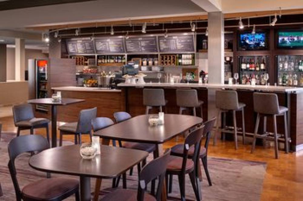Courtyard By Marriott St Louis Downtown West 5