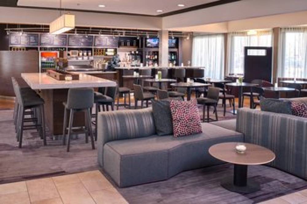 Courtyard By Marriott St Louis Downtown West 3