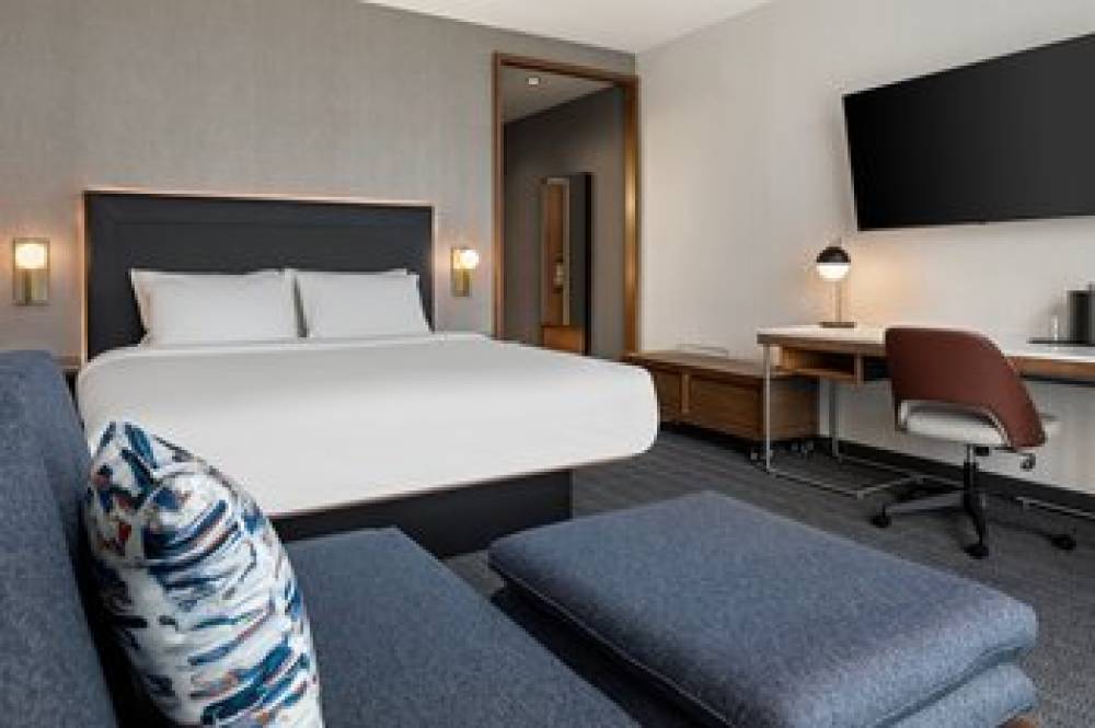 Courtyard By Marriott St Paul Downtown 9