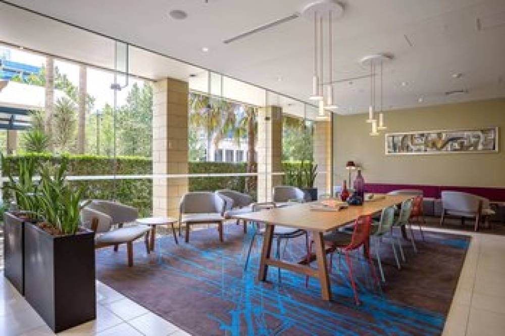 Courtyard By Marriott Sydney-North Ryde 4