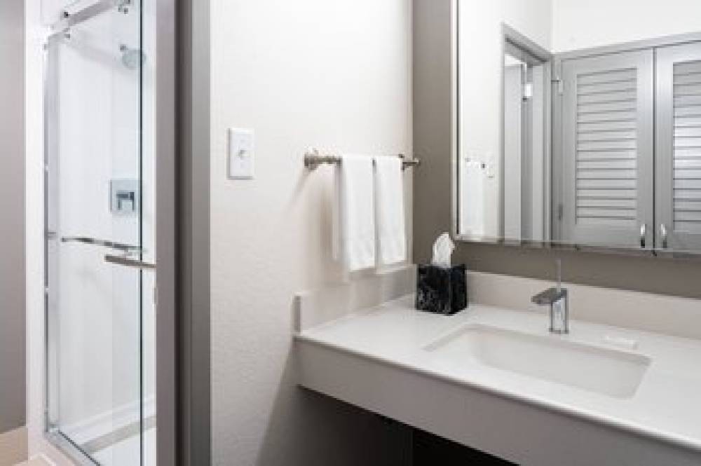 Courtyard By Marriott Tampa Westshore Airport 10