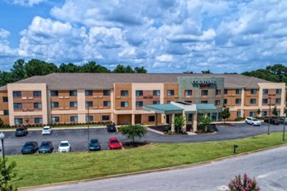Courtyard By Marriott Troy 3