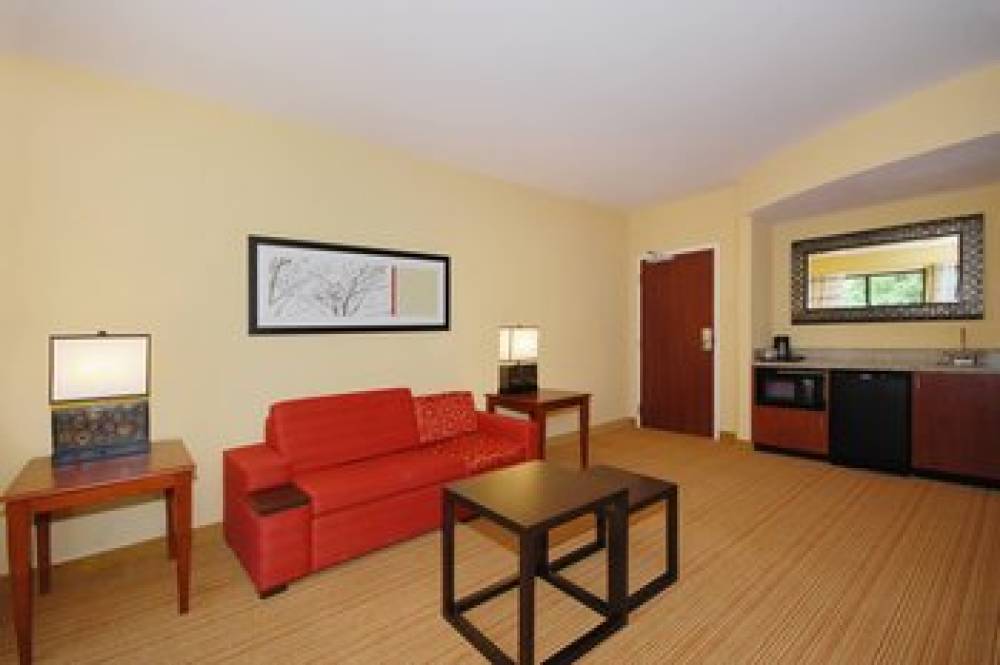 Courtyard By Marriott Vicksburg 10