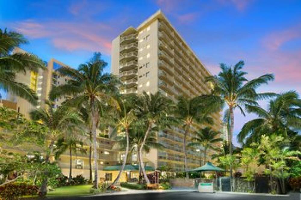 Courtyard By Marriott Waikiki Beach 2
