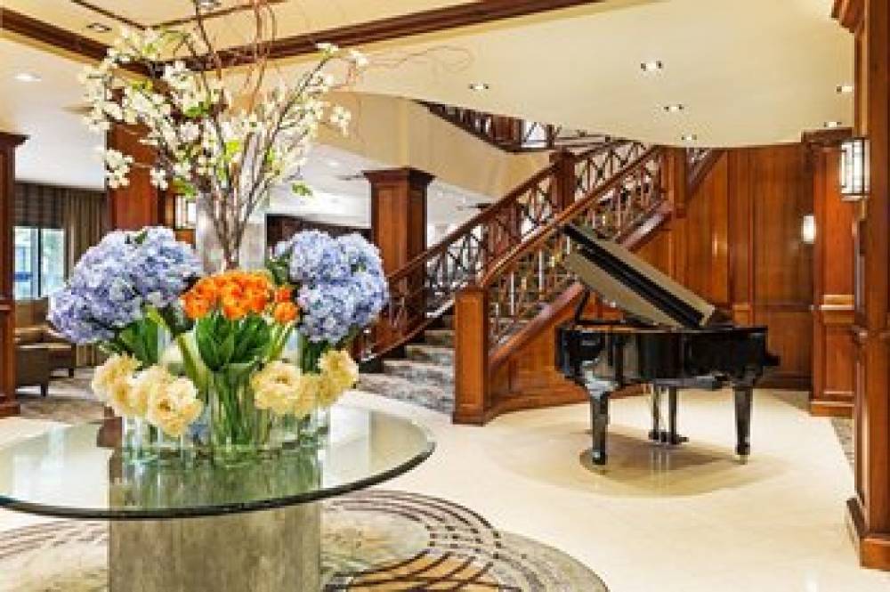 CROWNE PLAZA DTWN UNIV BY IHG 10