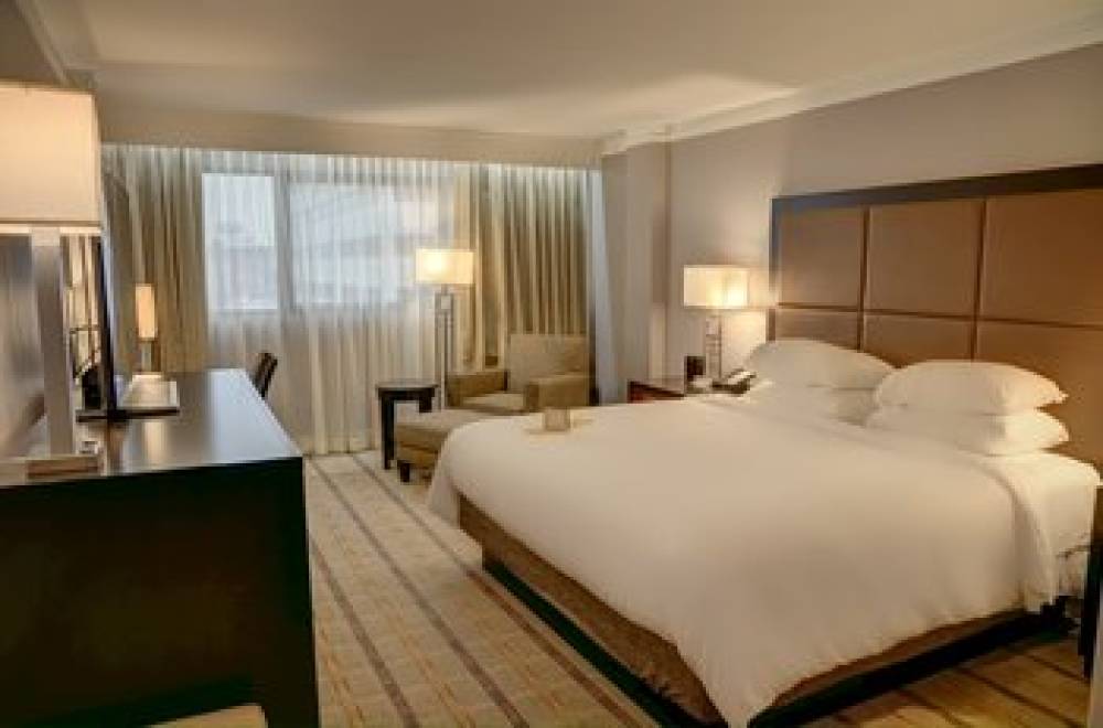 CROWNE PLAZA DTWN UNIV BY IHG 9