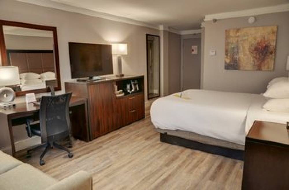 CROWNE PLAZA DTWN UNIV BY IHG 8