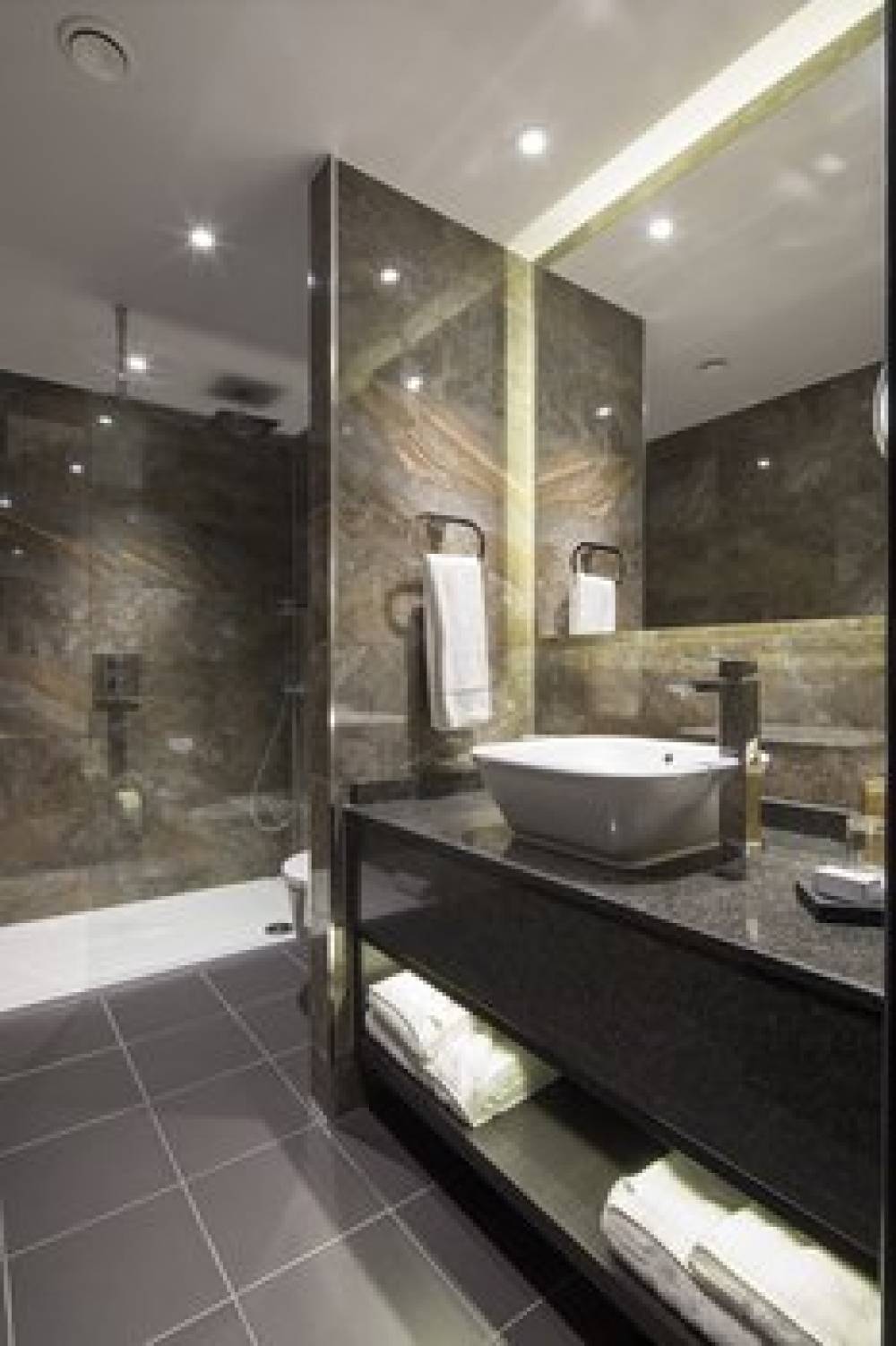 CROWNE PLAZA GERRARDS CROSS 7