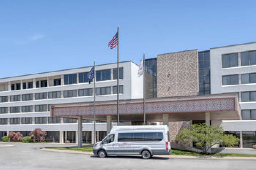 CROWNE PLAZA AIRPORT BY IHG 1