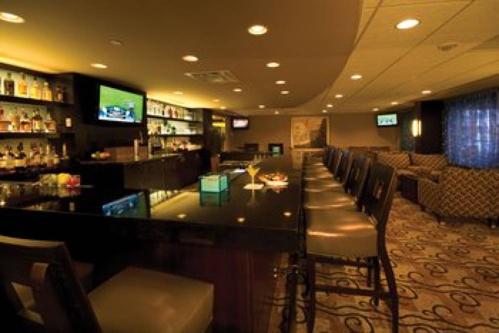 CROWNE PLAZA AIRPORT BY IHG 3