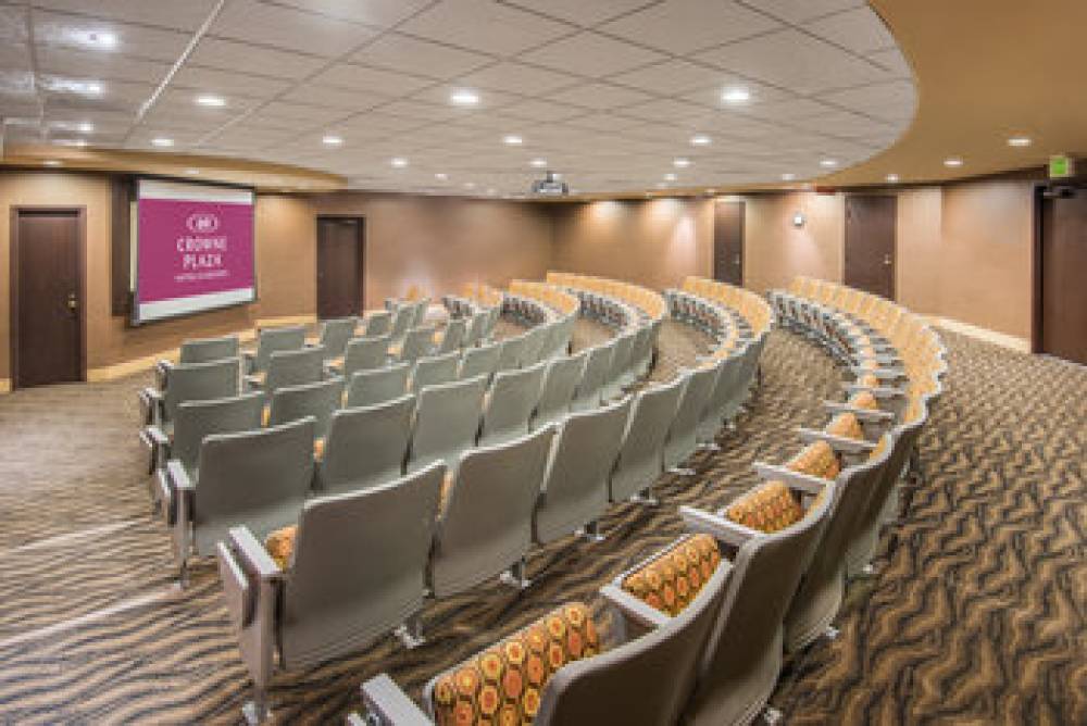 CROWNE PLAZA AIRPORT BY IHG 4