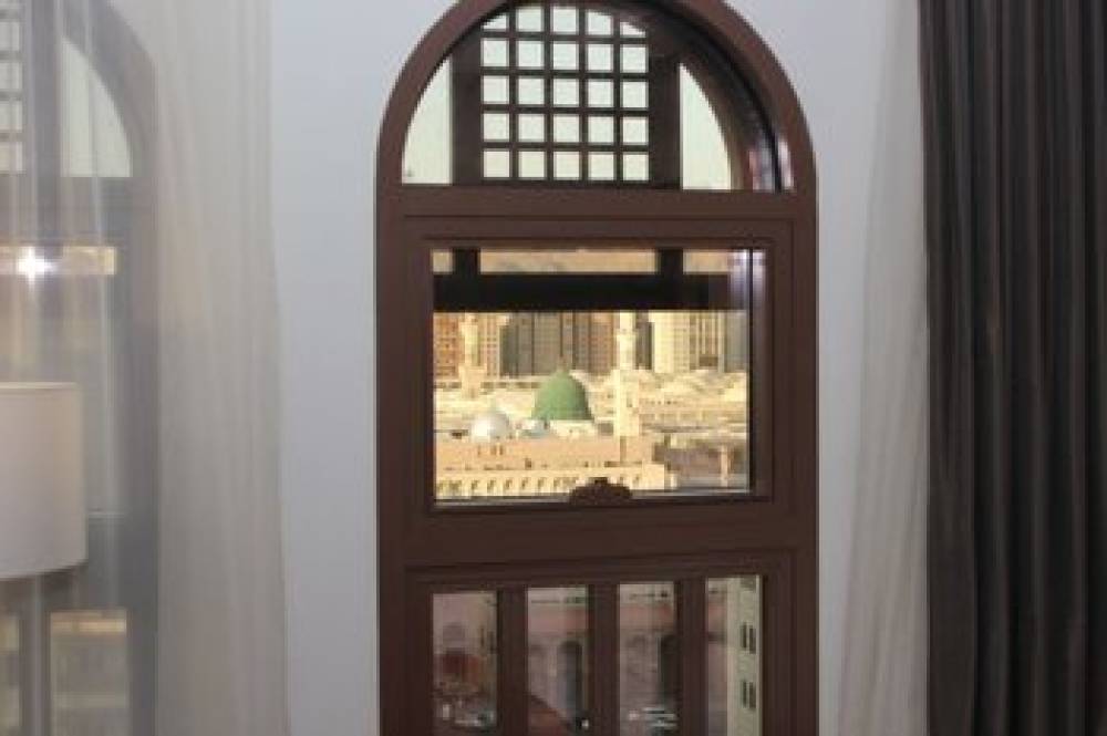 Crowne Plaza MADINAH 4